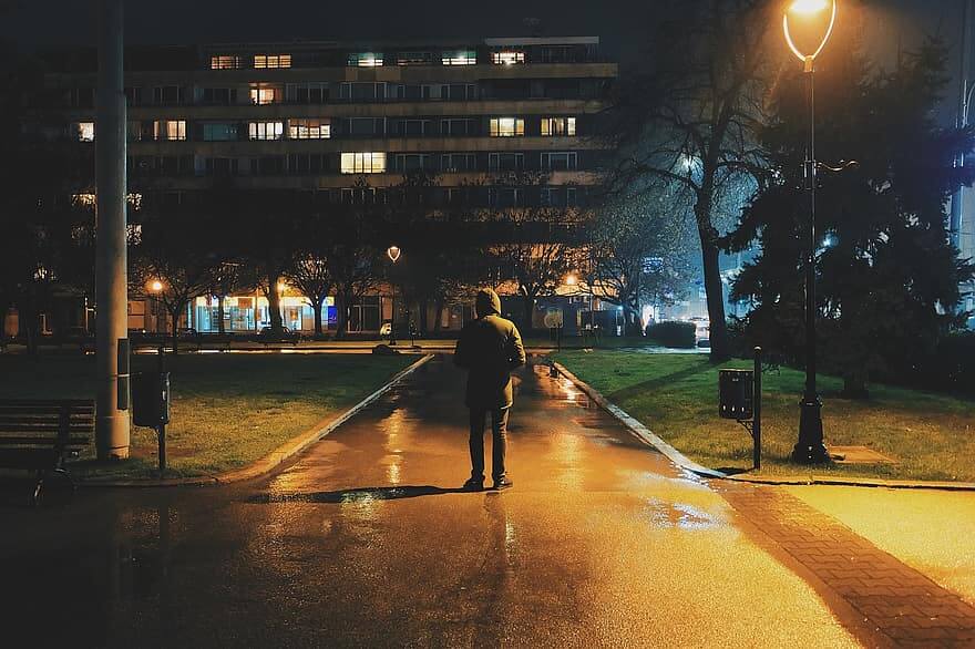 Can Outdoor Lights Get Wet?